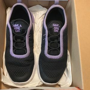 COPY - Xmas steals!!! Girl Nike flex experience rn 8
